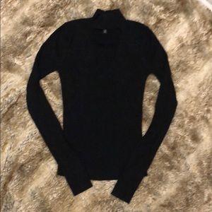 Long sleeve choker shirt